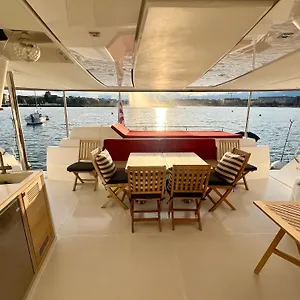 Floatinn Boat-bnb Genève